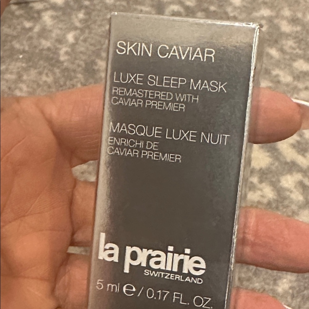 LA PRAIRIE BAG, 3 CAVIAR SLEEP MASK 1 JAR
2 TUBES - Picture 2 of 6